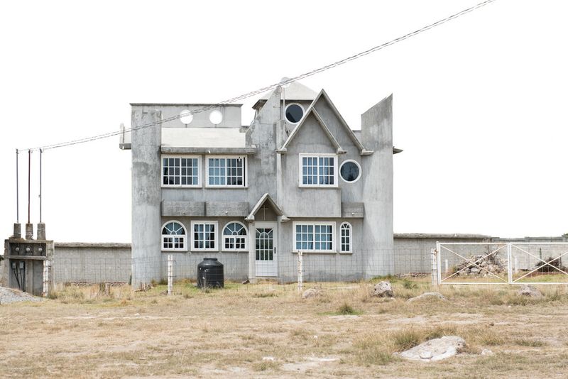 © Adam Wiseman - Image from the Arquitectura libre, exhibición a domicilio photography project