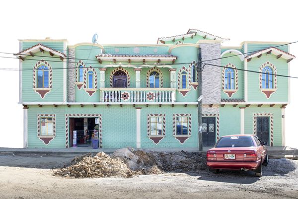 © Adam Wiseman - Image from the Arquitectura libre, exhibición a domicilio photography project