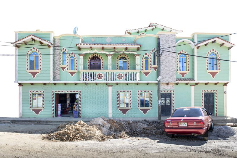 © Adam Wiseman - Image from the Arquitectura libre, exhibición a domicilio photography project