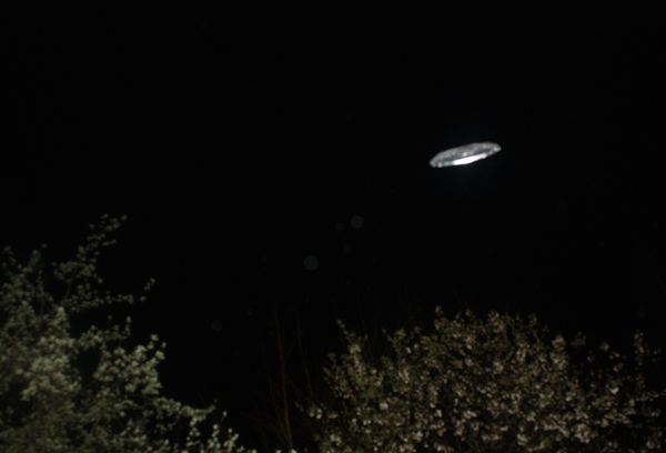 © Daria Nazarova - Image from the My boyfriend is an alien photography project