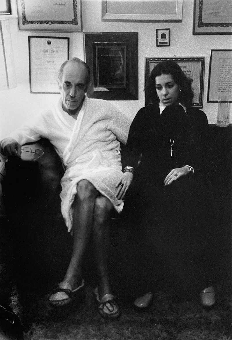 © Isabel Barton - Father and Sister - Caracas, Venezuela, 1975