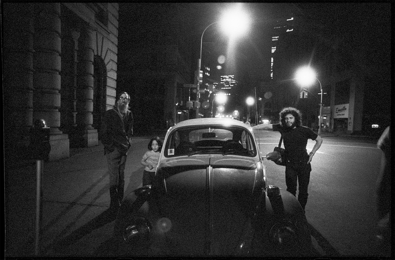© Isabel Barton - Buggy with Cosmos, Mariana, Bob - Downtown NY / 1977