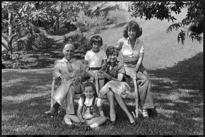 © Isabel Barton - Family Portrait in Garden - Caracas, Venezuela / 1975
