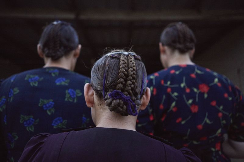 © Ephraim Bieri - Typical hairdo of Mennonite women. Every Saturday afternoon the hair is newly combed and styled.