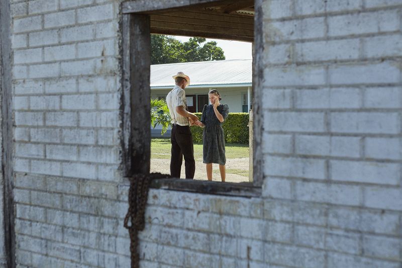 © Ephraim Bieri - A man brings money to a relative woman of his family.