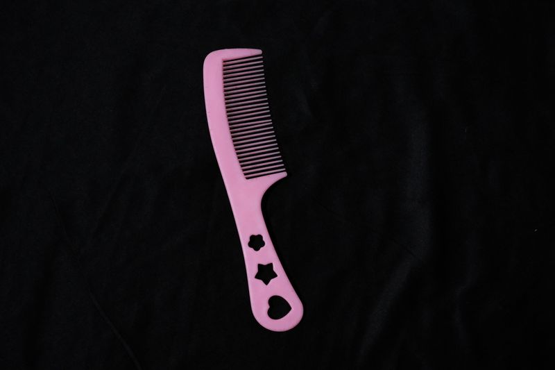 © Nhan Tran - Đồng Văn, Hà Giang, Vietnam, December 04 2021. The shared comb of Dính and her younger sister, Mây, at home.