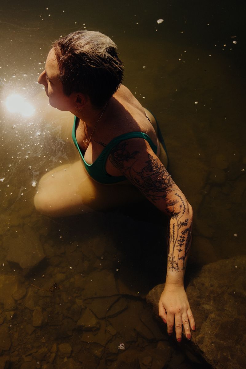 © Robin Alysha Clemens - Image from the How To Carry A Home photography project