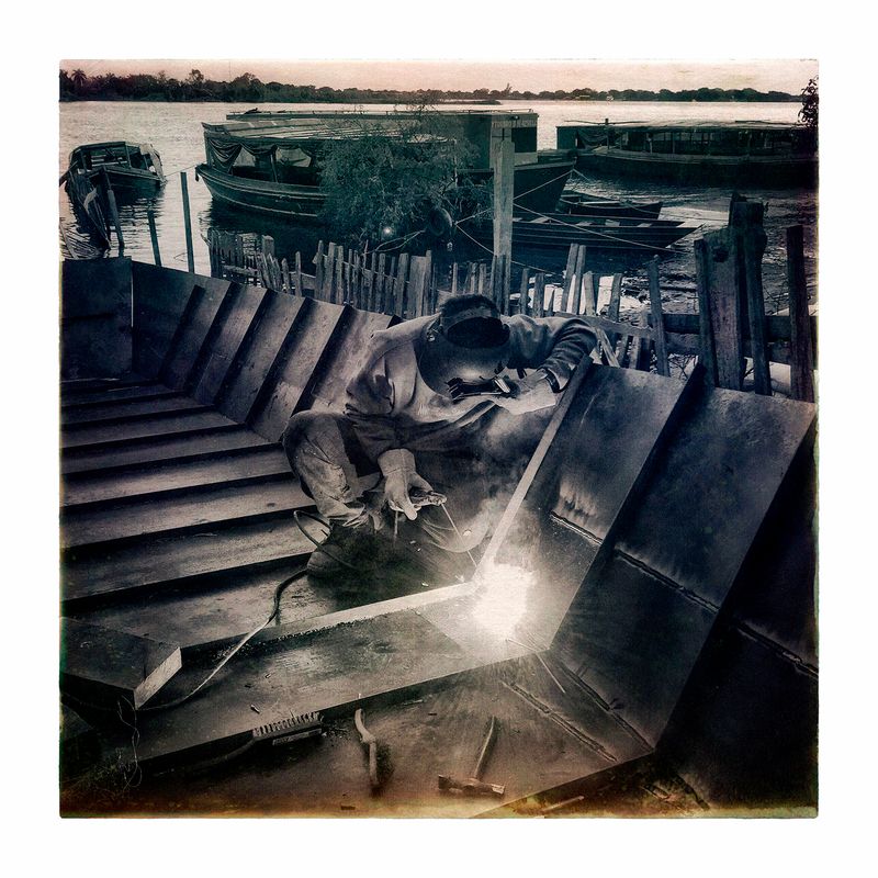 © Marcelo David Sandoval - Fire to build boats