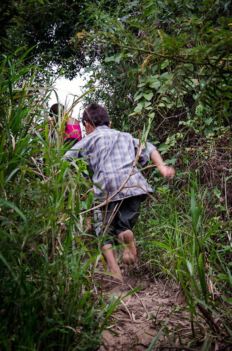 © Marcelo David Sandoval - Children play by the Paraguay river.