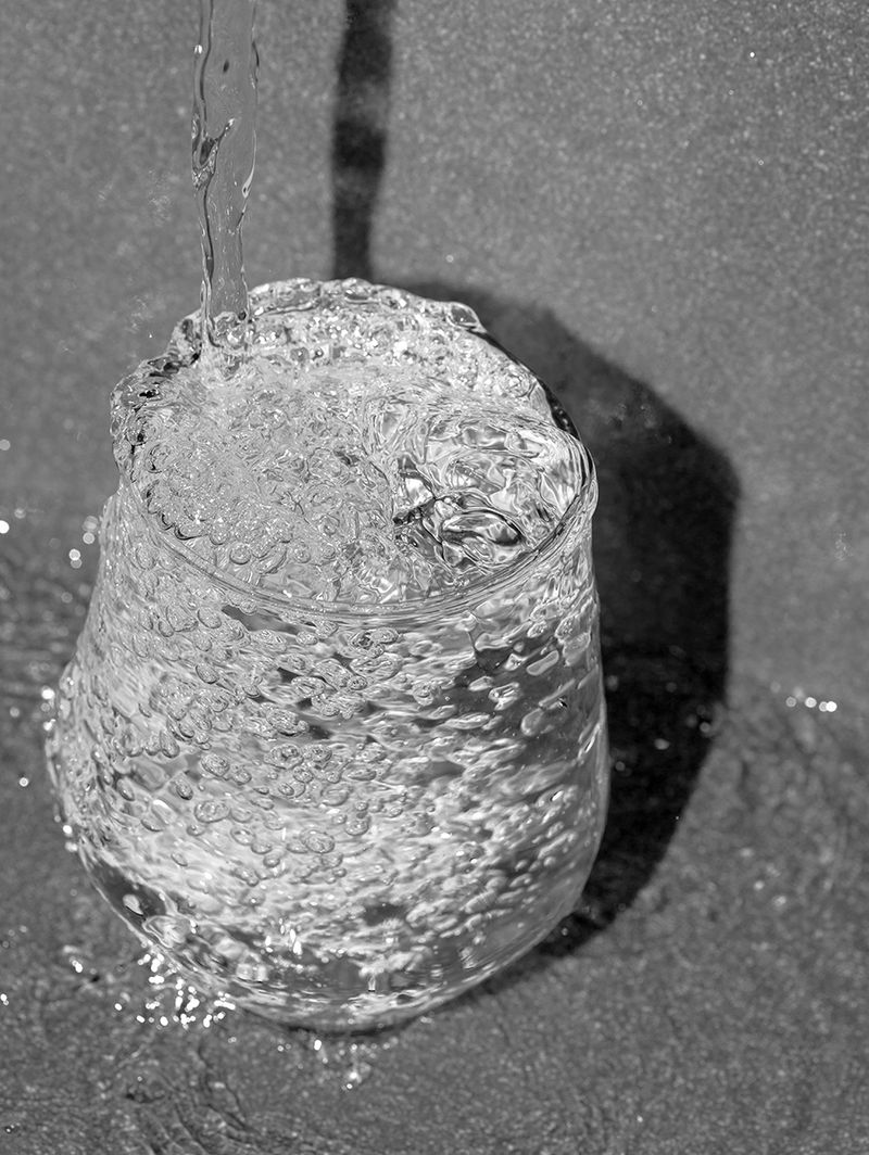 © Eva Vei - Image from the Touch the floor and lick your finger photography project