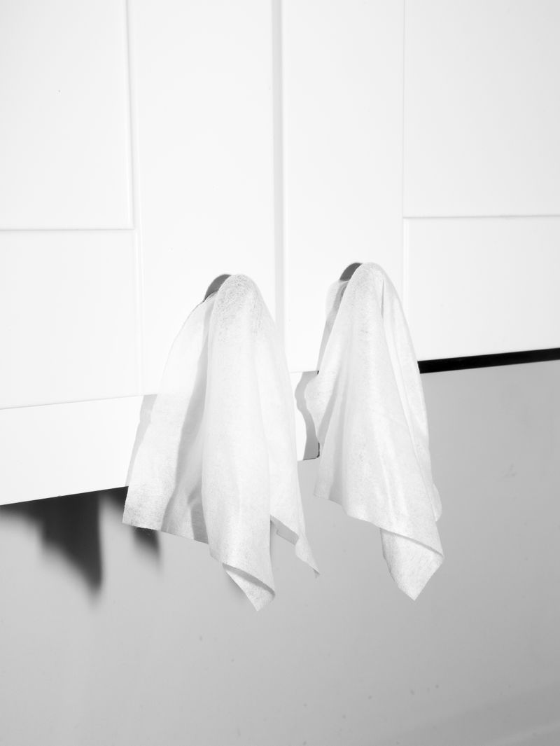 © Eva Vei - Image from the Touch the floor and lick your finger photography project