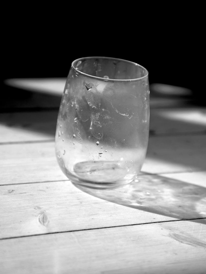 © Eva Vei - Image from the Touch the floor and lick your finger photography project