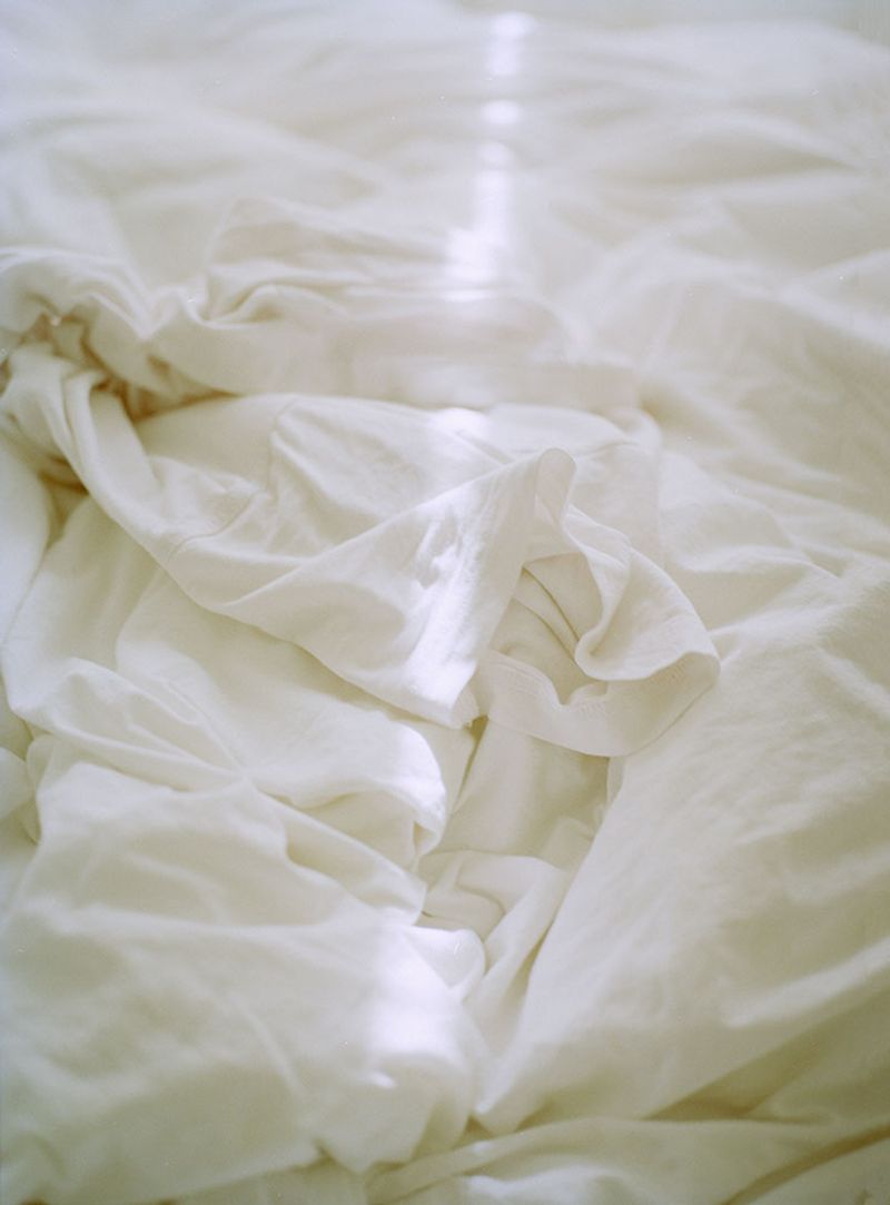 © Lidewij Mulder - T-shirt on sheets, Brooklyn, New York City, 2024