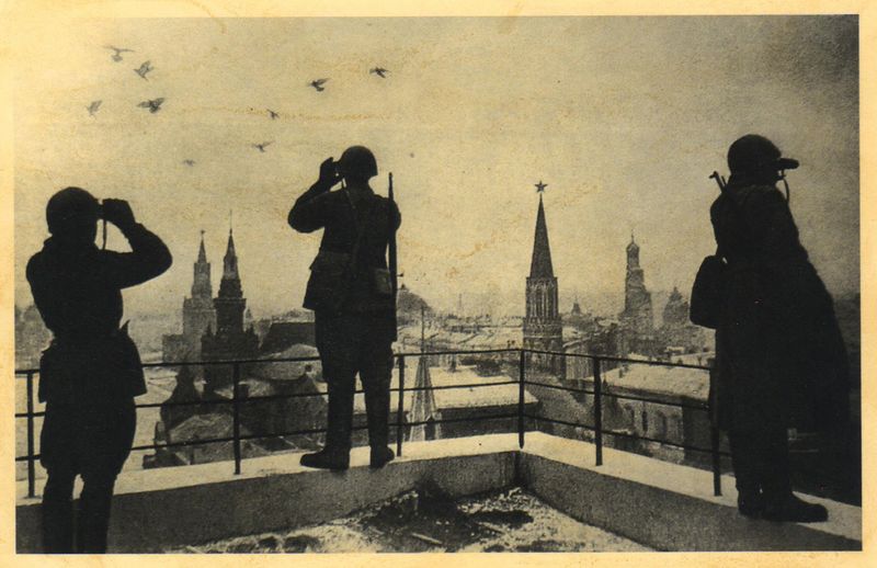© Asya Zhetvina - The USSR soldiers are looking for a spy-pigeons