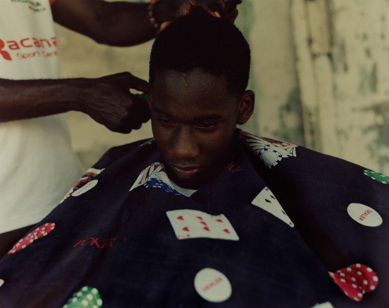 © Cécile Smetana - In order to make some extra money the local barber has set up shop for the weekend in an abandoned house.