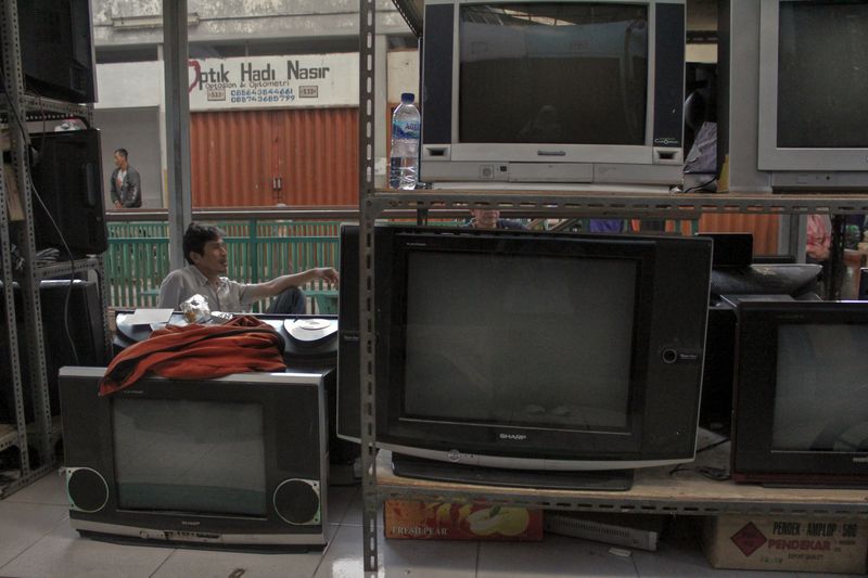 © Vivi Shofiyah - Used analog TVs were found at the Rejowinangun market.
