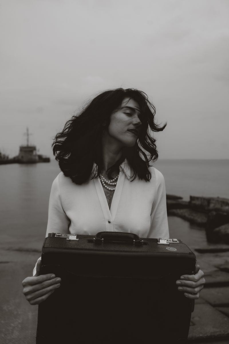 © Anna Chekryshova - Image from the the heavy baggage she left behind photography project