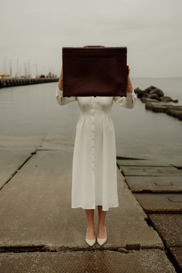 © Anna Chekryshova - Image from the the heavy baggage she left behind photography project