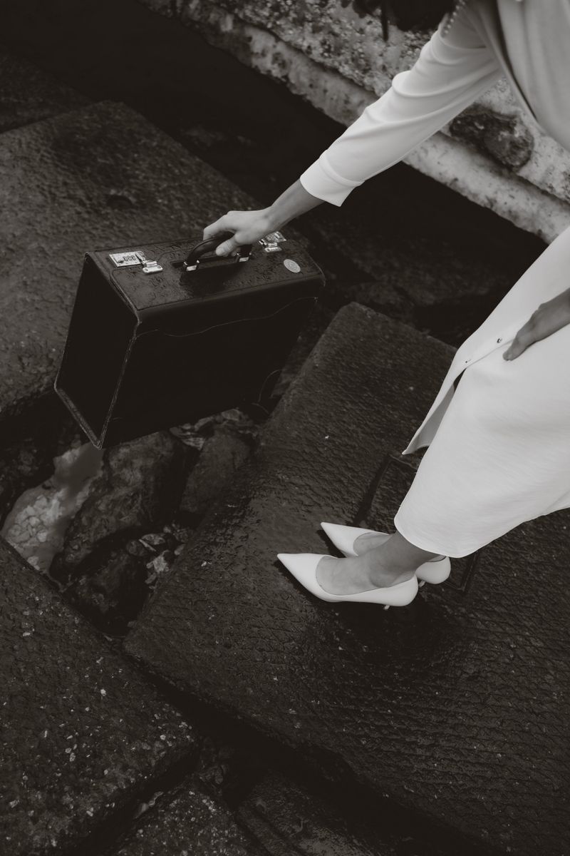 © Anna Chekryshova - Image from the the heavy baggage she left behind photography project