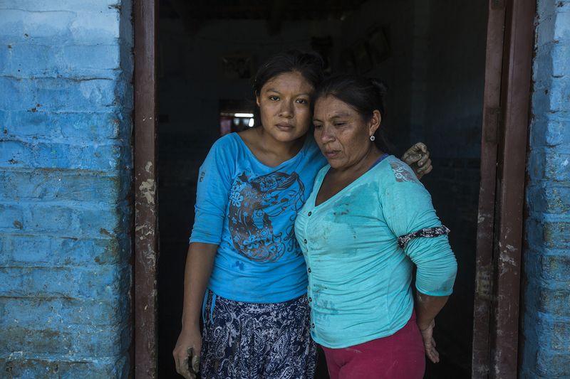 © Diego Oliver - María Digna Aquino Sosa and her daughter.