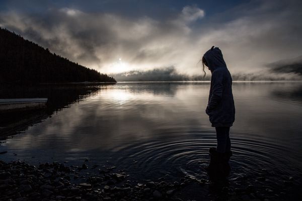 © Robin Hayes - Tethered