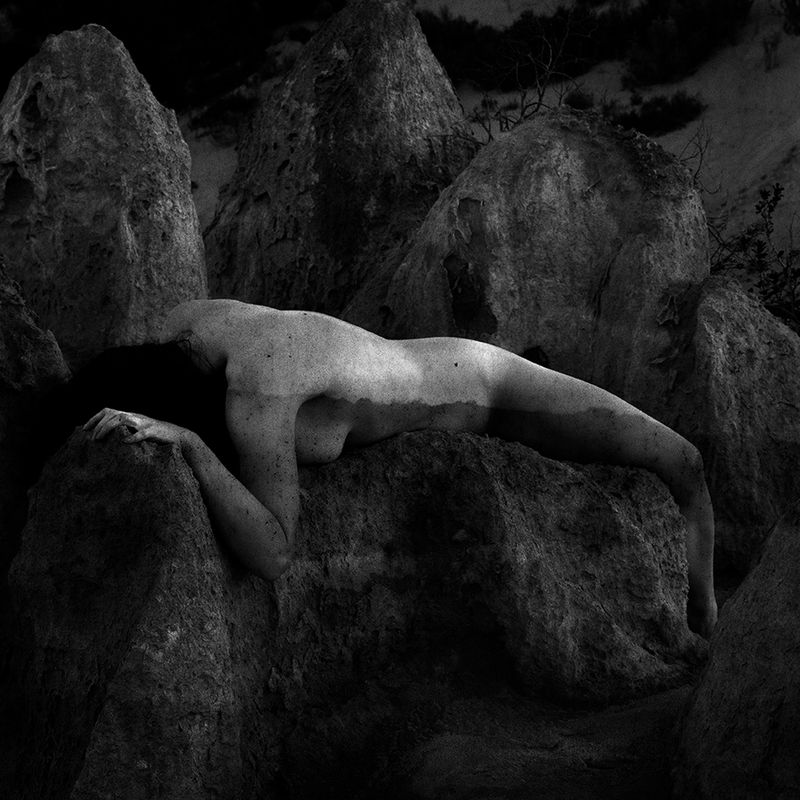 © Lilli Waters - Woman in the Rock