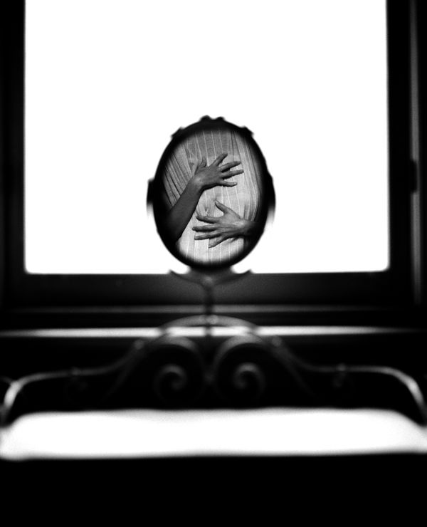 © Lilli Waters - Image from the The Kiss of Death photography project