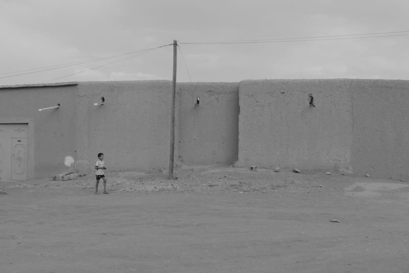 © Laura Riva - Image from the Sans titre (Foto dal finestrino), an attempt at street photography in movement photography project
