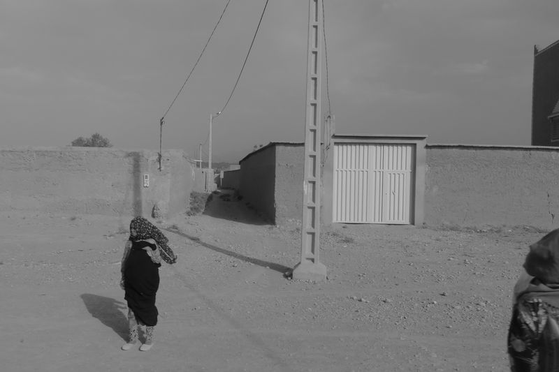 © Laura Riva - Image from the Sans titre (Foto dal finestrino), an attempt at street photography in movement photography project