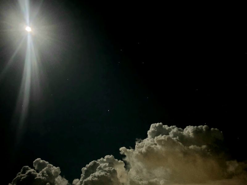 © Clare Jaque vasquez - Light rebounding off clouds during a full moon with illuminated star in far north Queensland in Australia.