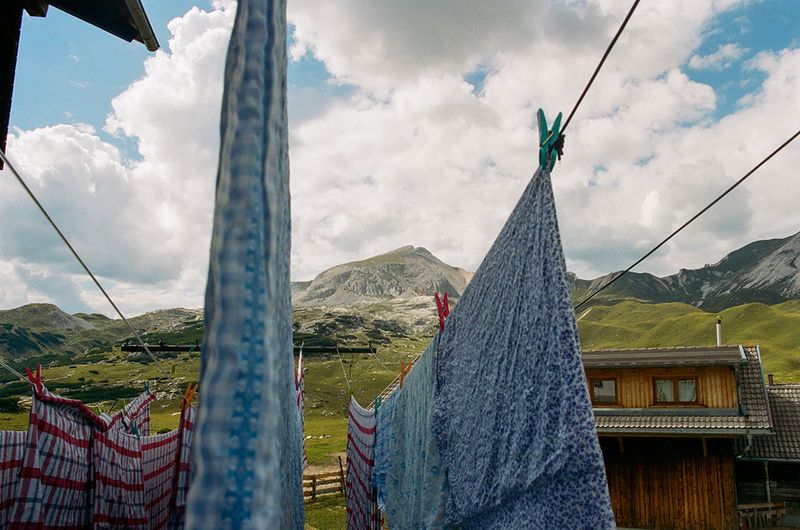 © Claudia Mann - Tablecloths hanging out to dry at Munt de Sennes in the Fanes-Sennes-Braies Natural Park.