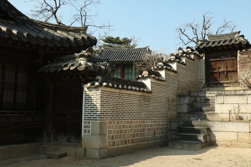 © Leila Joutet - Image from the 屋：ROOFS photography project