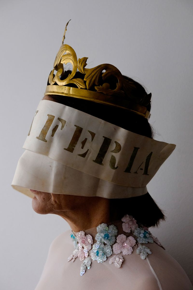 © Santiago Escobar-Jaramillo - Mummification. My mother covered with the coronation band and crown. 2016.