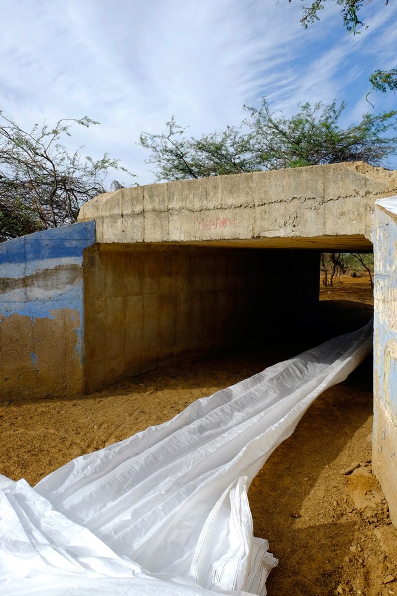 © Santiago Escobar-Jaramillo - Concrete structure before being intervened with a white tarpaulin.