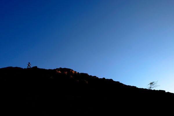 © Santiago Escobar-Jaramillo - A bush chases a girl in the dessert of High Guajira. The climate change chases humanity.