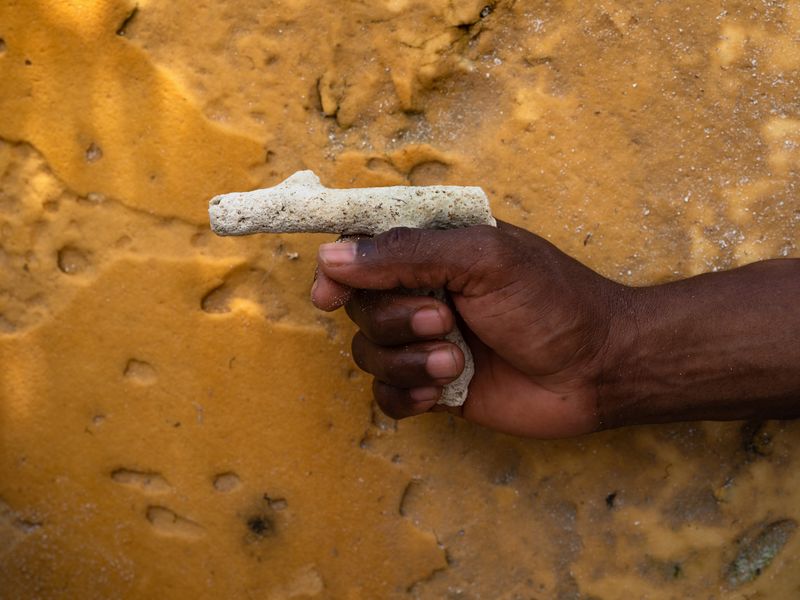 © Santiago Escobar-Jaramillo - Image from the The Fish Dies By Its Mouth / El pez muere por la boca photography project