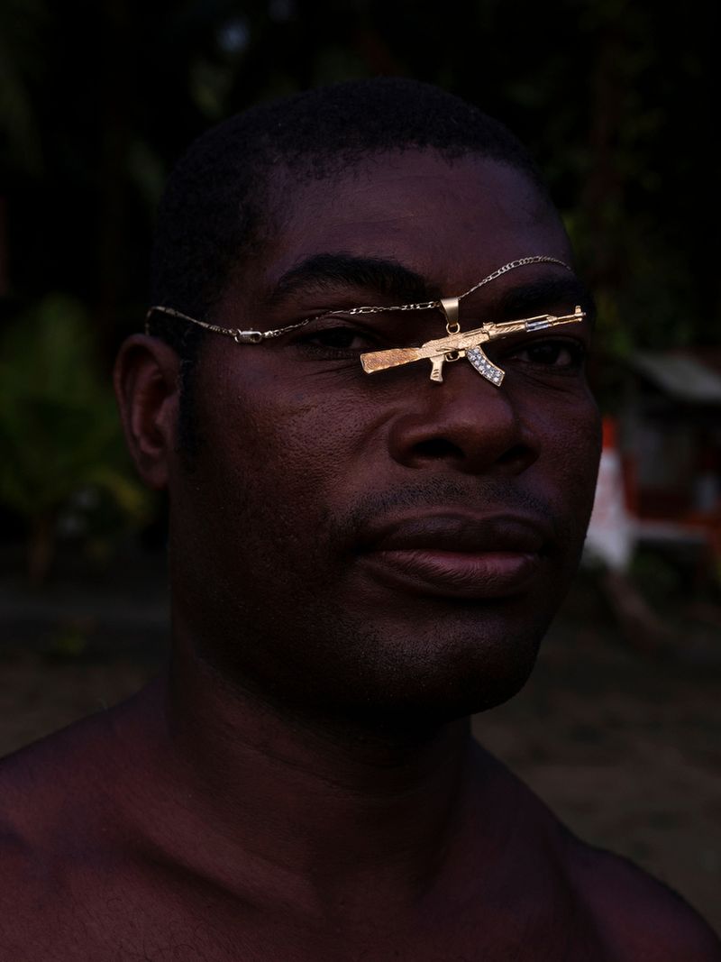 © Santiago Escobar-Jaramillo - Image from the The Fish Dies By Its Mouth / El pez muere por la boca photography project