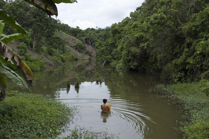 © Michael Eko - A boy goes fishing. Punan Adiu Village, North Kalimantan Province of Indonesia, 2020