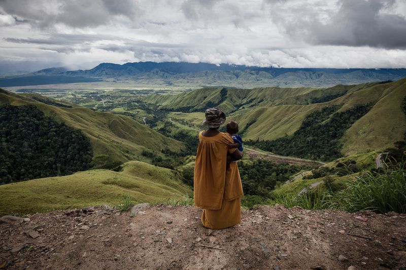© Vlad Sokhin - Image from the Crying Meri. Violence Against Women in Papua New Guinea photography project