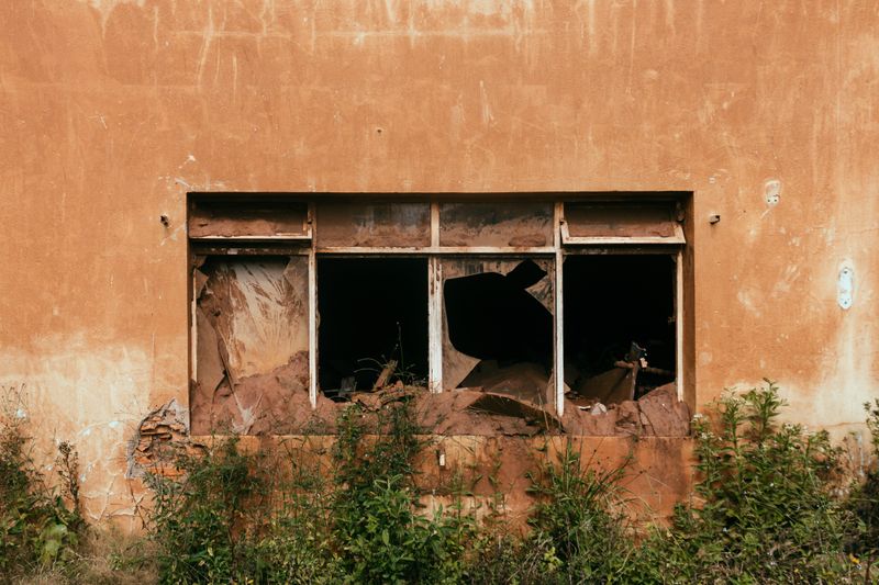 © Fernanda Brandão - The window of the municipal school of Paracatu de Baixo.