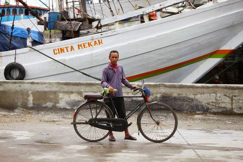 © idealita ismanto - Image from the Bicycle Ojek photography project