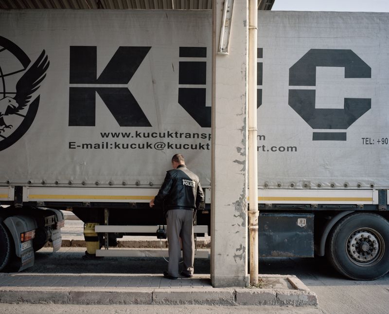 © Tommaso Rada - Romania, Giurgiu. A border policemen check for illegal migrants