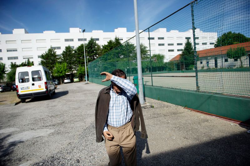 © Tommaso Rada - Mr Fortuna; he lost both his arms after an explosion during the war in Guinea Bissau