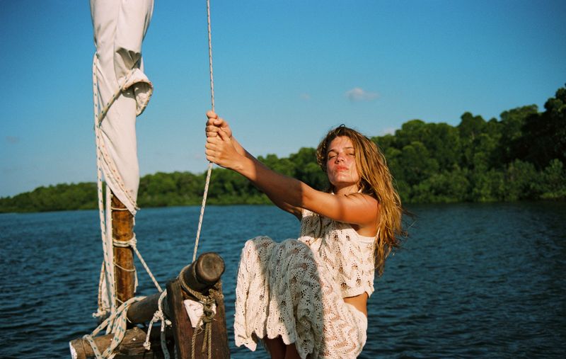 © Ashley Swinton - Lois