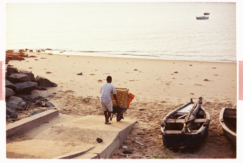 © Kelsy Macuacua - Image from the TRAÇOS DA MARÉ AZUL photography project