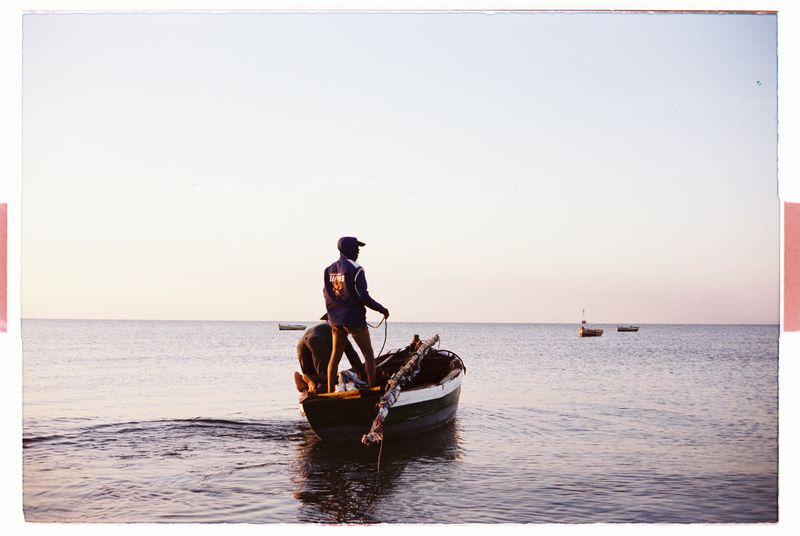 © Kelsy Macuacua - Image from the TRAÇOS DA MARÉ AZUL photography project