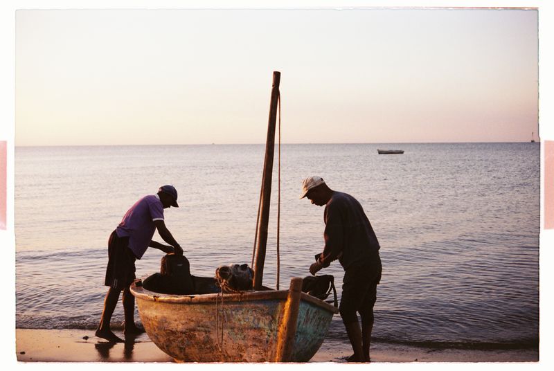 © Kelsy Macuacua - Image from the TRAÇOS DA MARÉ AZUL photography project