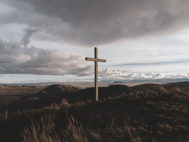 © Stefano Sbrulli - The Cruz del Sol that dominates the city from the mountain of Paragsha.