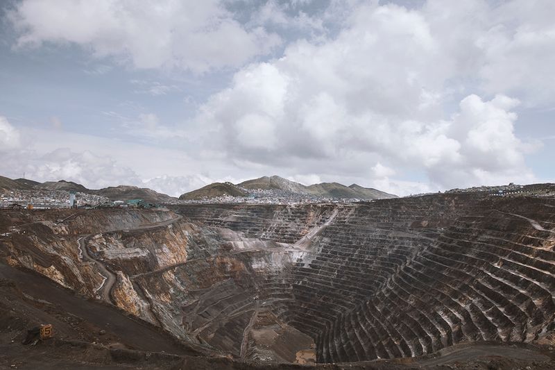 © Stefano Sbrulli - Image from the El plomo dentro photography project