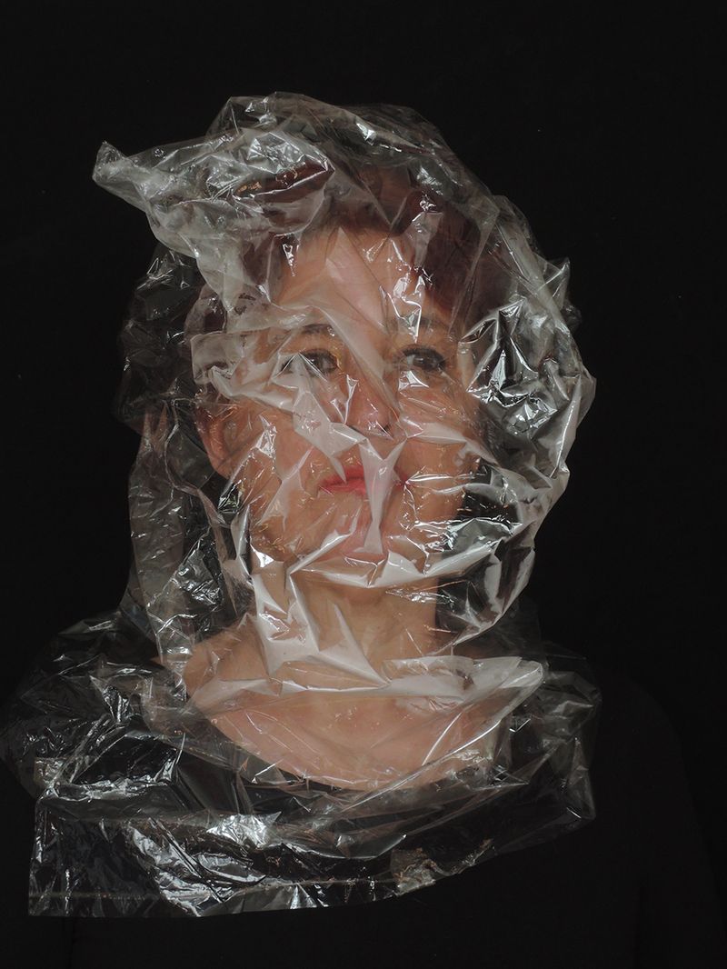 © bruna ginammi - Selfportrait breathe free from single use plastic